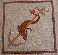 île d'Apollon et port cosmopolite