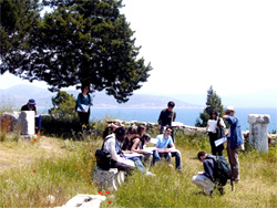 Séminaire de J.-Ch. Moretti à Rhamnonte (Attique). © B. Holtzmann